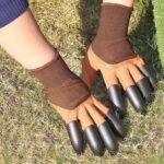 2PCS HIGH QUALITY GARDEN GLOVES WITH ATTACHED CLAWS - Image 2