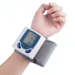 BATTERY-OPERATED WRIST BLOOD PRESSURE MONITOR - Image 2